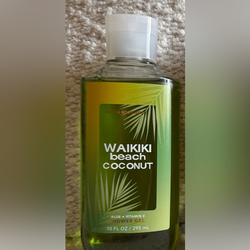 Bath & Body Works Waikiki Beach Coconut Body Wash - Green